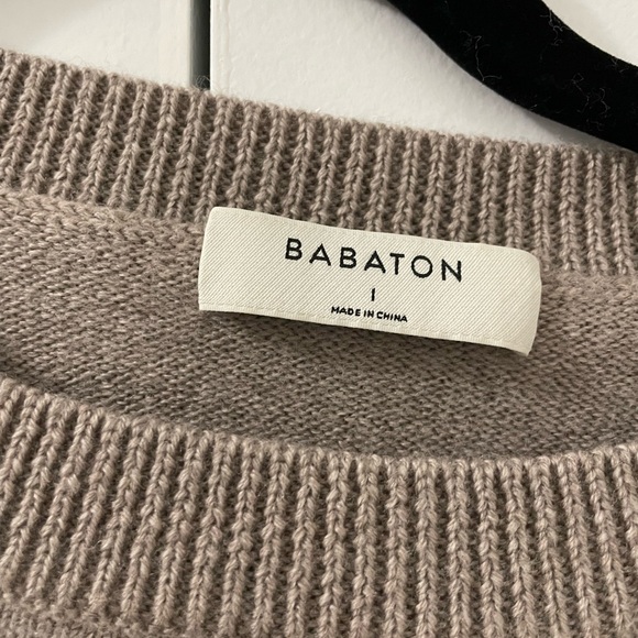 Aritzia Babaton crew neck - Picture 2 of 2